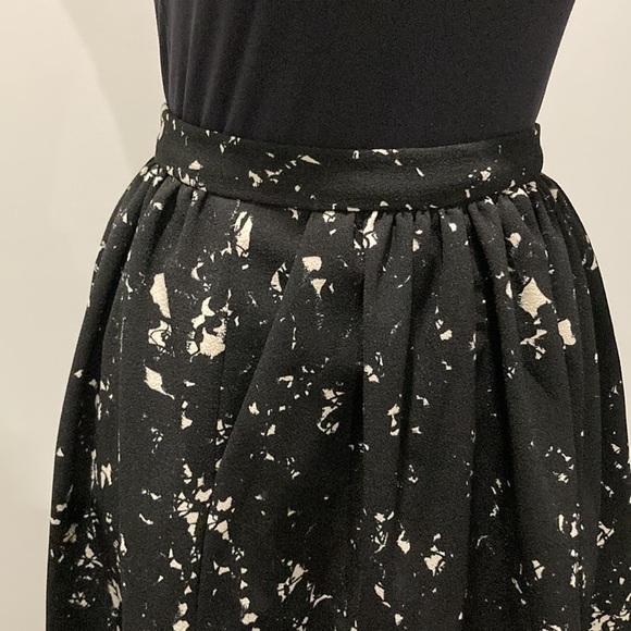 H&M Black Floral Print Full Skirt Size 4 - Picture 8 of 12